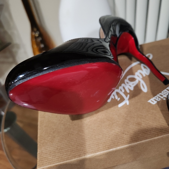 𝘊𝘩𝘳𝘪𝘴𝘵𝘪𝘢𝘯 𝘓𝘰𝘶𝘣𝘰𝘶𝘵𝘪𝘯 𝘸𝘢𝘸𝘺 𝘋𝘰𝘭𝘭𝘺 𝘩𝘦𝘦𝘭*𝘚𝘖𝘓𝘋* - Picture 6 of 16